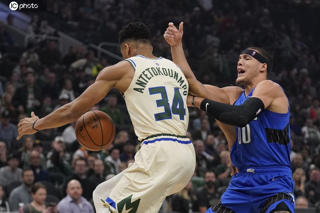 爱游戏入口-萨拉赫焦点对战，字母哥与60激战澳大利亚队分钟，表现优异胜负难料！全场沸腾不已的简单介绍